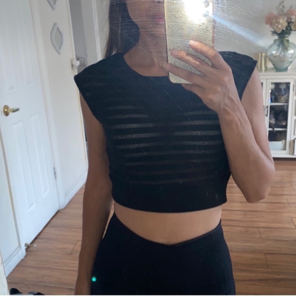 🪞 cap sleeve mesh paneled crop top